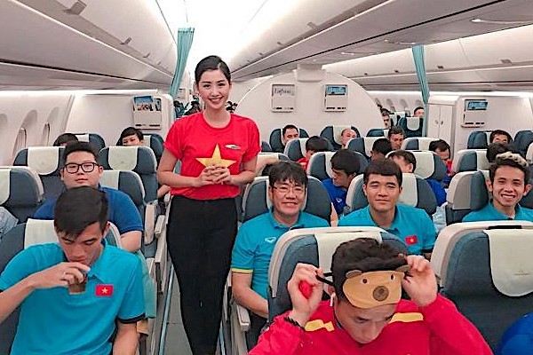 Hotgirl từng thi Hoa hậu Việt Nam: Nghề tiếp viên hàng không dạy tôi nhiều thứ
