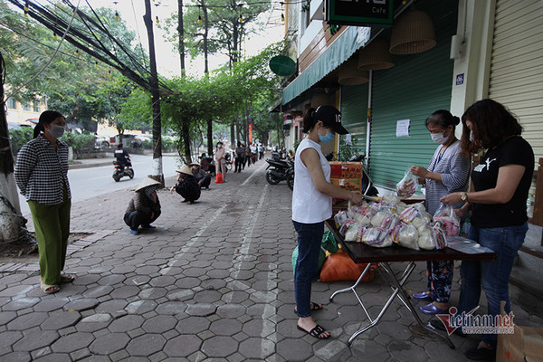Người dân xã Phước Kiển mong muốn sớm nhận được gói hỗ trợ