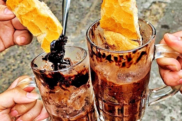 Điểm trái ngược thú vị trong 'gu' ăn bánh mì của người Sài Gòn, Hà Nội, Đà Lạt