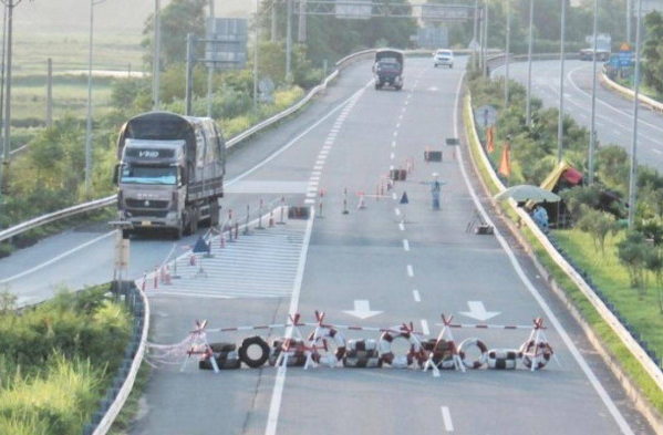 Tổng cục Đường bộ khẳng định VEC không chặn đường cao tốc thu phí