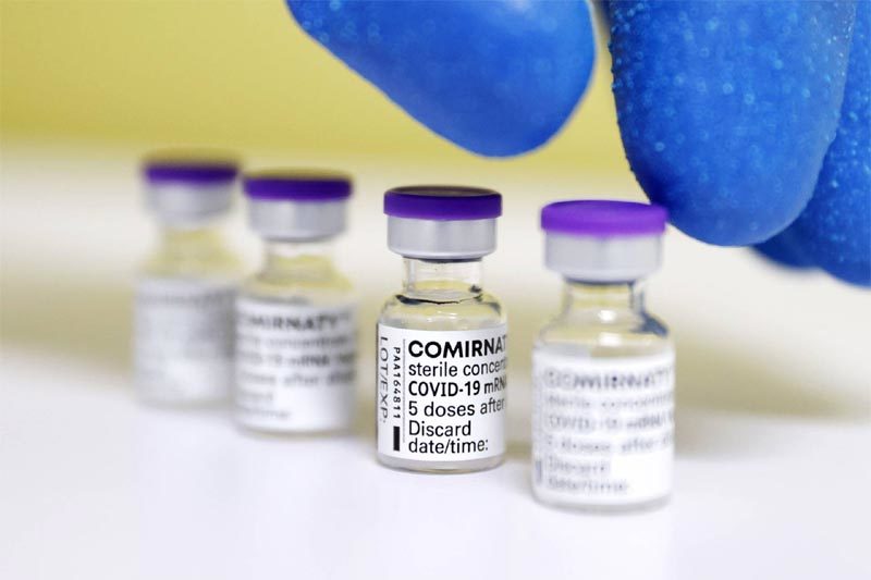 Ba thành phố Nhật phát hiện vắc xin Pfizer nhiễm bẩn