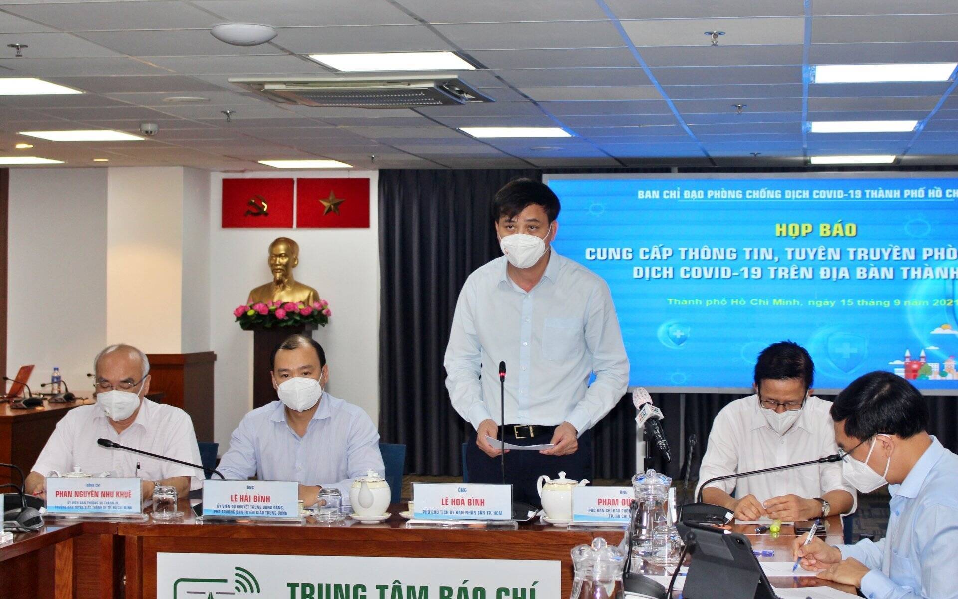 Extending lockdown, HCMC adjusts social, business activities
