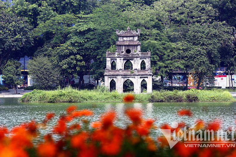 Sắp bình thường mới rồi, tôi phải thăm quê, ôm chặt mẹ cha