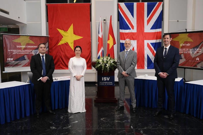 Kí kết thỏa thuận hợp tác giữa Trường Quốc tế Việt Nam và Trường Reigate Grammar School