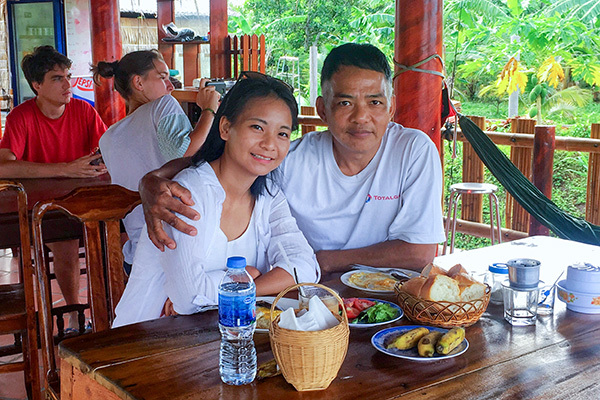 'Trốn nhà' đi xe máy xuyên Việt, cô gái bị bố phát hiện và cái kết không tưởng