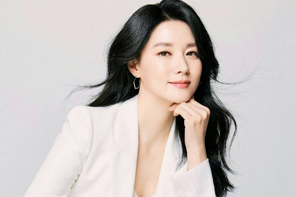 Lee Young Ae rũ bỏ hình tượng cổ trang đóng phim trinh thám hình sự