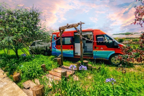 Loạt gia đình Việt 'xây' nhà di động: người chi tiền tỷ, người chỉ tốn 20 triệu vẫn đủ vi vu