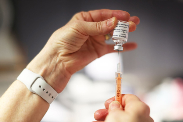 4 yếu tố tăng nguy cơ nhiễm Covid-19 của người đã tiêm vắc xin