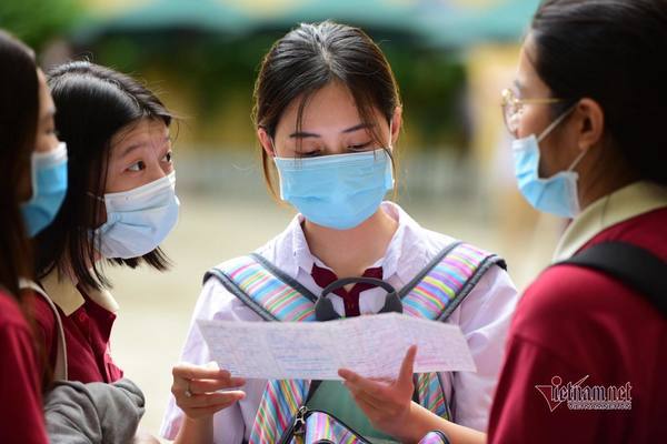 Trúng tuyển đại học, cần giấy tờ gì để qua chốt vào Hà Nội nhập học?