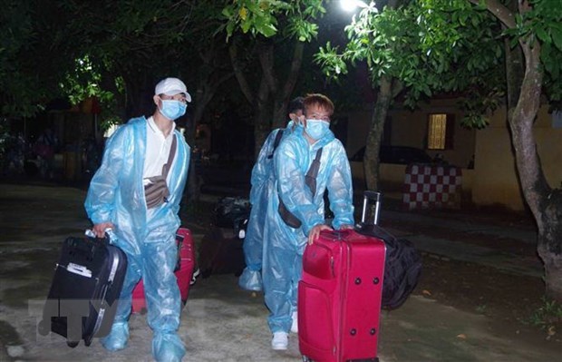 Hưng Yên tiếp nhận gần 200 công dân từ Singapore về cách ly tập trung