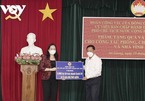 Phó Chủ tịch nước Võ Thị Ánh Xuân trao quà hỗ trợ công tác phòng, chống dịch tại An Giang