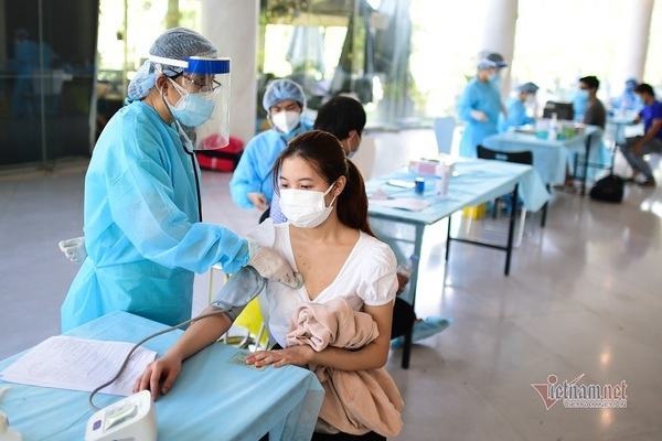 Bộ Y tế đề nghị điều tra việc tiêm vắc xin Covid-19 thu phí tại TP.HCM
