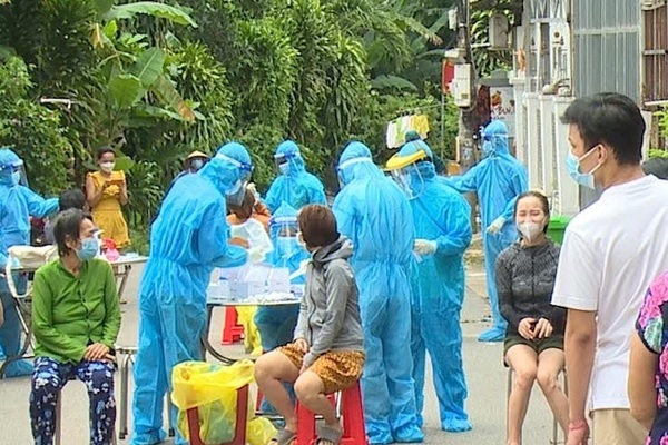 Vùng xanh ở Bình Dương có 73 người test nhanh dương tính nCoV
