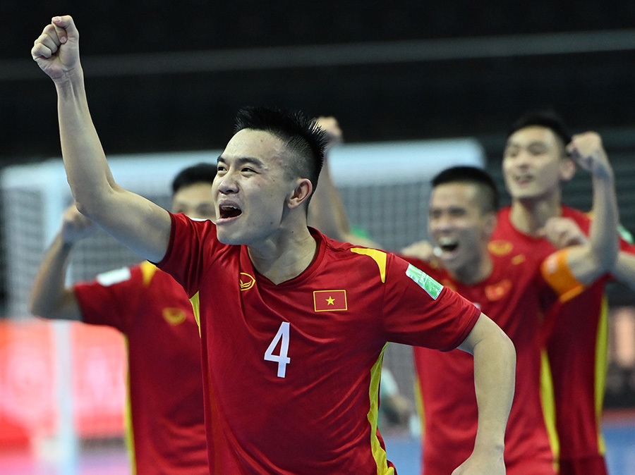 Người hùng futsal Việt Nam: Khóc vì lời chúc của mẹ