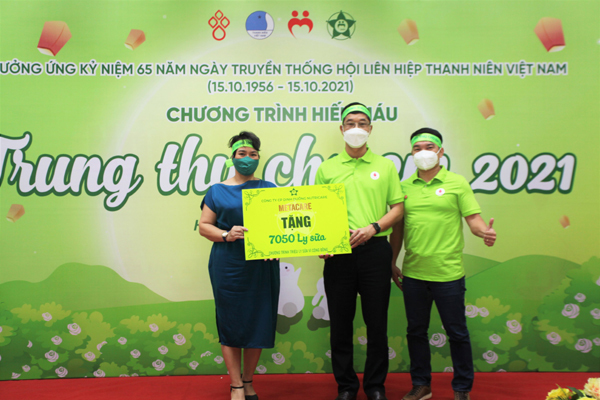 Hơn 7.000 ly sữa Metacare đến với bệnh nhi Viện Huyết học - Truyền máu Trung ương