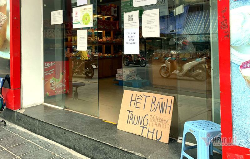 Bất ngờ ở Hà thành: Bánh Trung thu khan hiếm, chưa dọn cỗ đã hết sạch