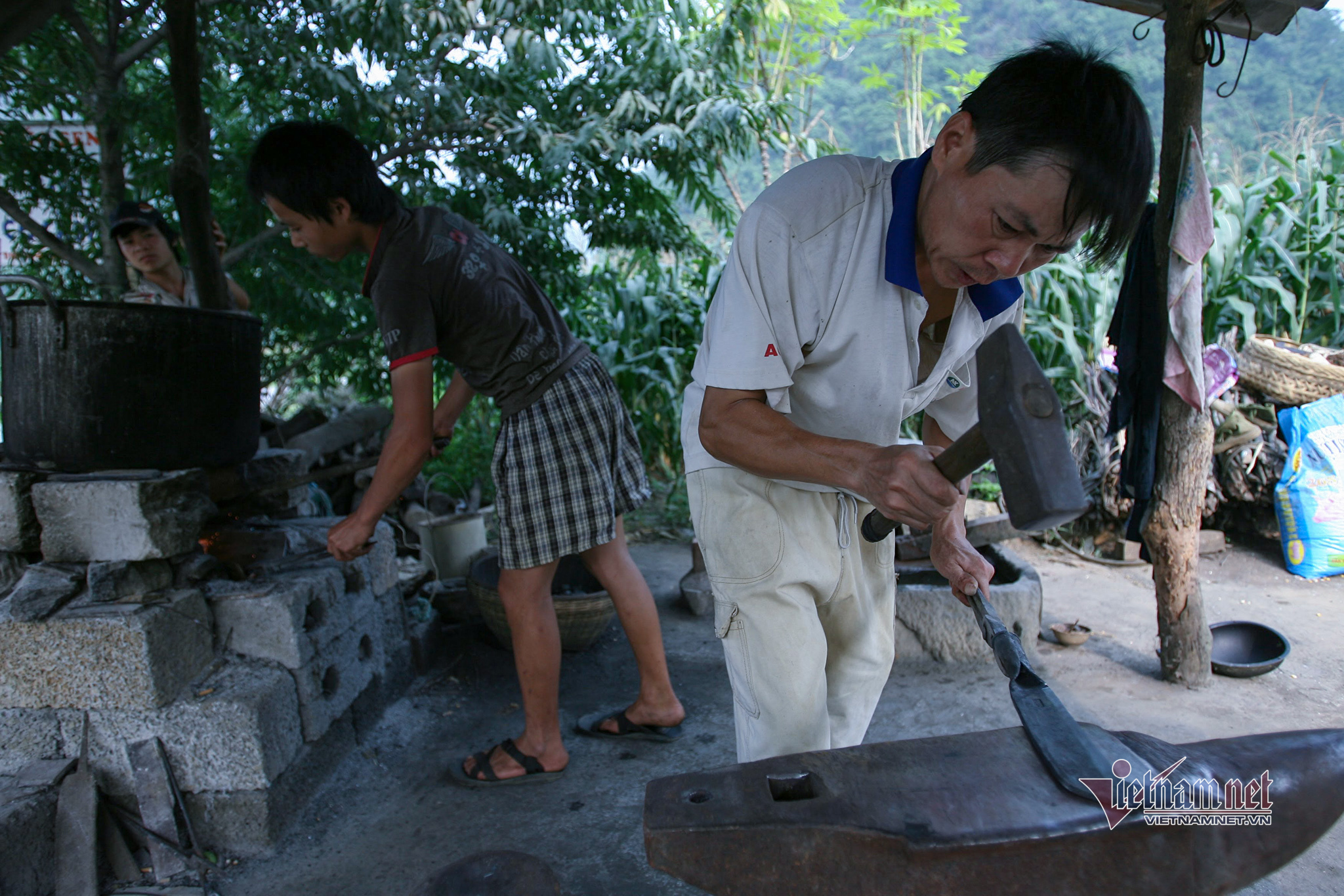 Làng rèn dao kéo nghìn tuổi của người Nùng