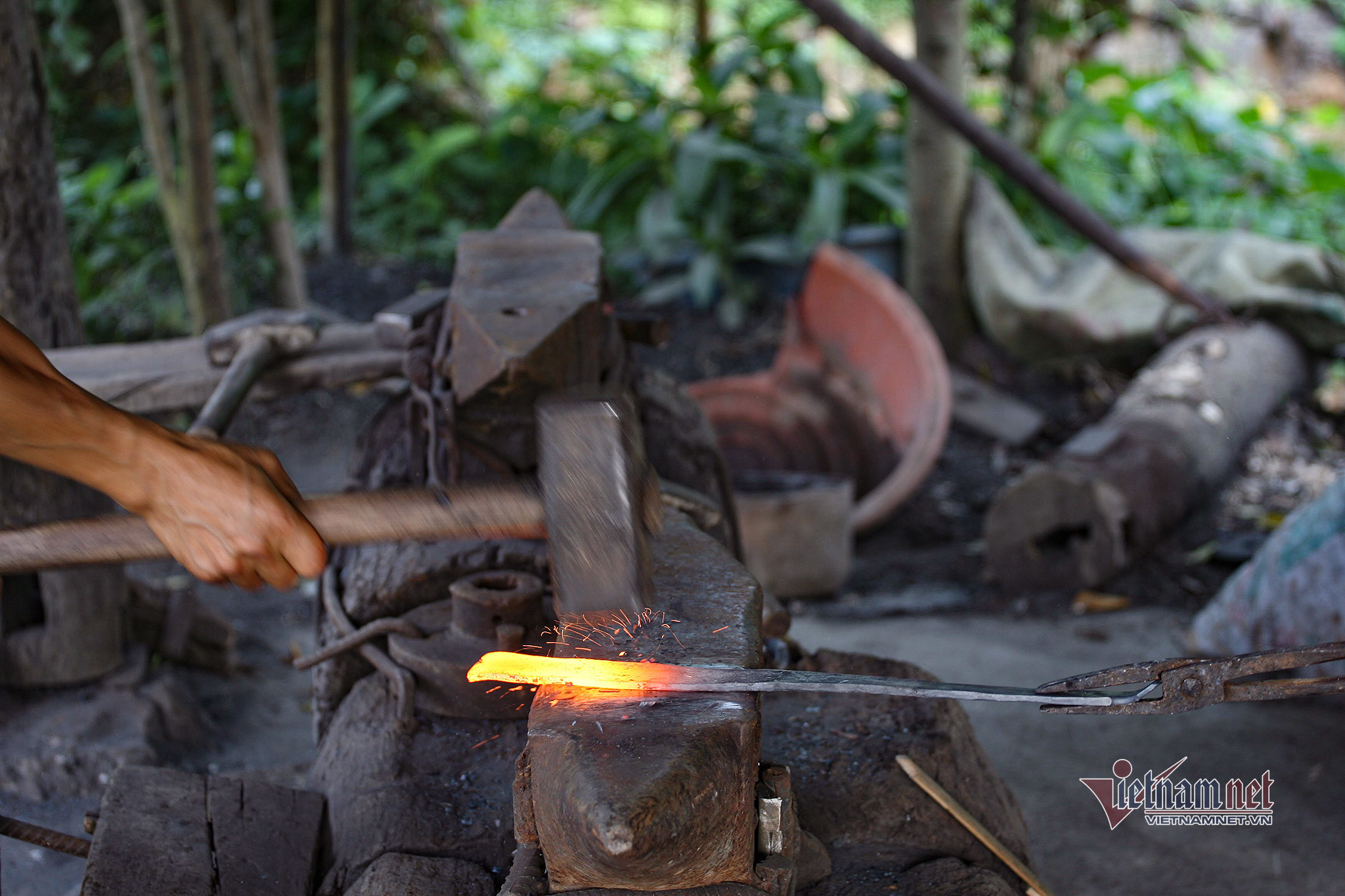 Làng rèn dao kéo nghìn tuổi của người Nùng