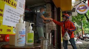 Quán ăn ở Hà Nội từ chối khách vì quá đông người mua về