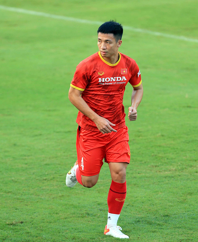 Midfielder Bui Tien Dung bid farewell to Vietnam team