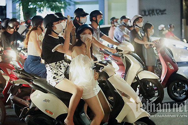 Đêm Trung thu: Người Hà Nội chủ quan như chưa có dịch