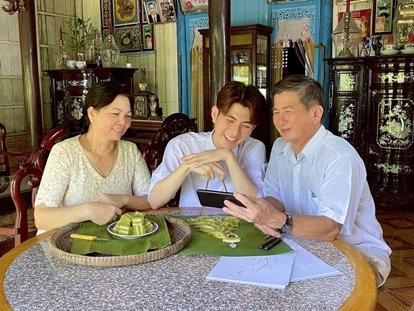 Nhà thiết kế biến bánh miền Tây thành 'đầm dạ hội'