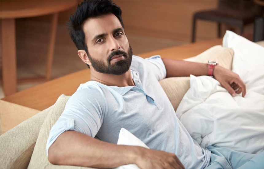 Tài tử Ấn Độ phải giải trình tiền từ thiện