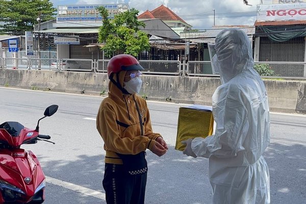 Hũ tro cốt người đàn ông mất vì Covid-19 và chiếc phong bì giấu kín