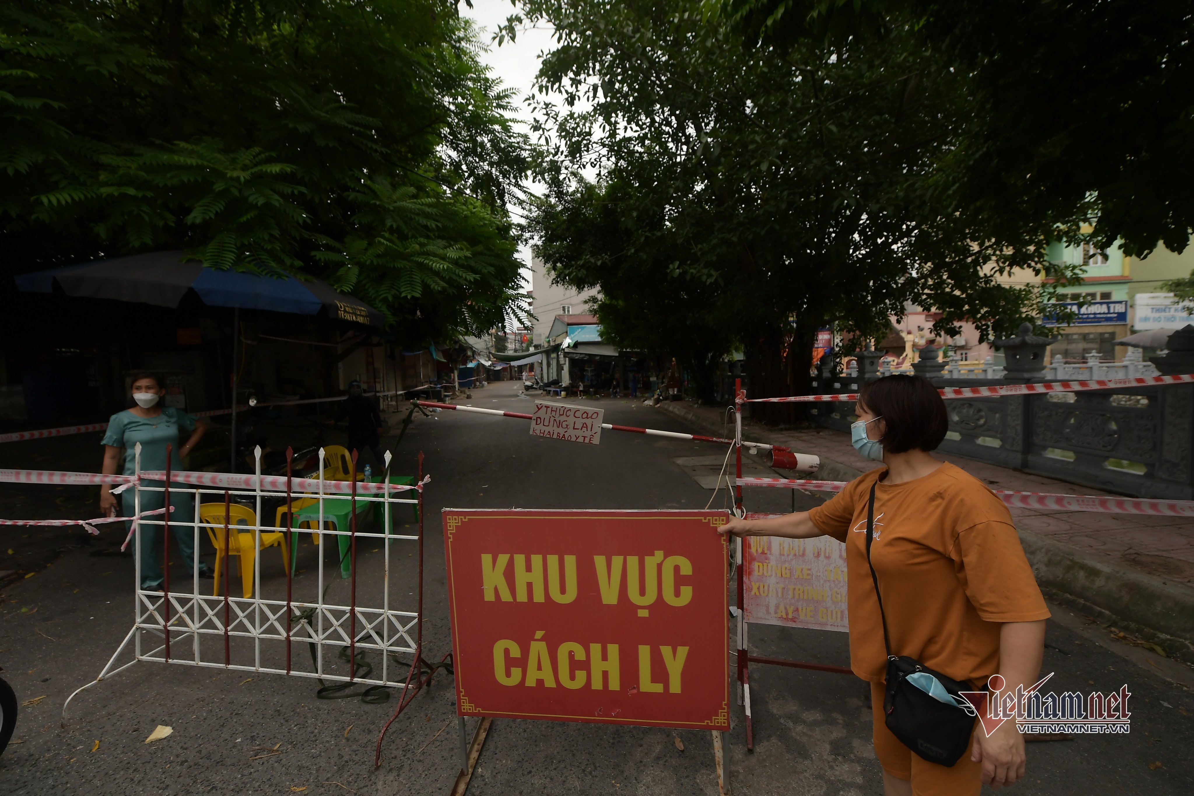 Phong tỏa khu vực có hai người dương tính với SARS-CoV-2 ở Hà Nội