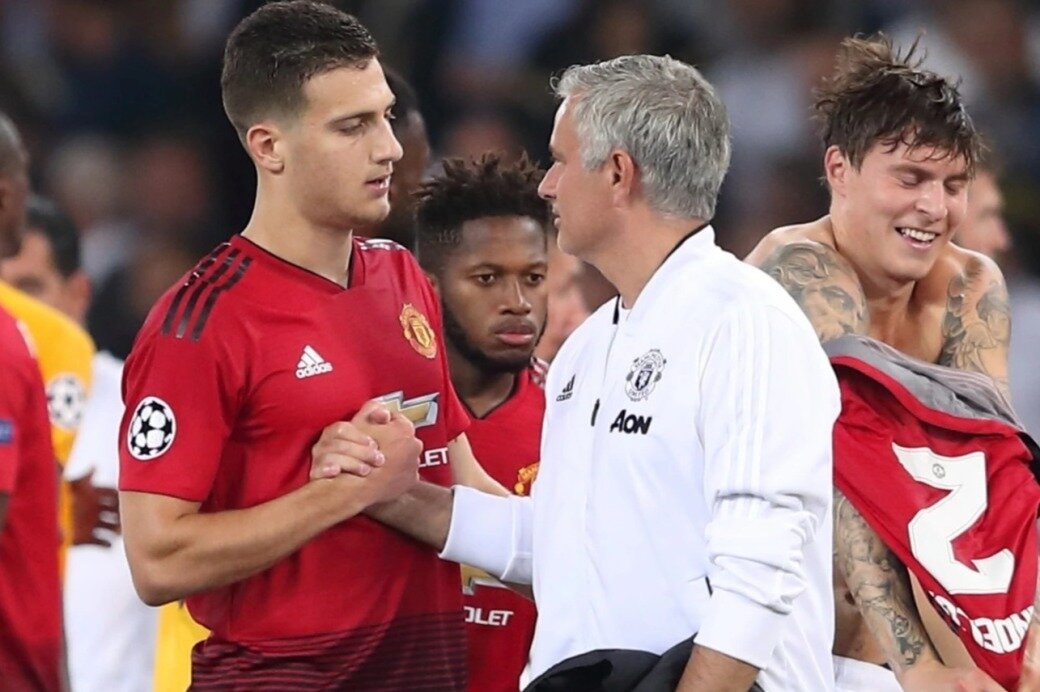 Mourinho đưa trò cưng từ MU sang Roma