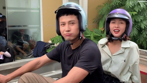 Hậu trường không thể ngờ cảnh Thanh Sơn chở Khả Ngân trên xe máy