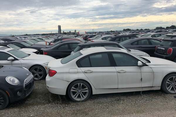 Hơn 3.000 chiếc BMW mới cứng bị bỏ hoang suốt 6 năm
