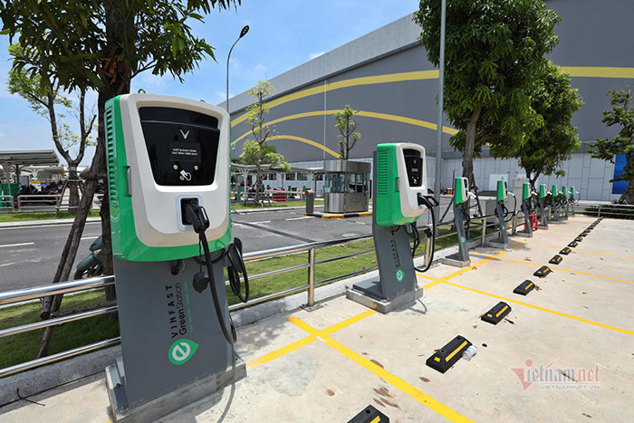 Electric deals refueling stations