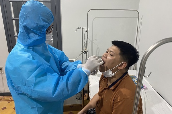 Tiêm đủ 2 mũi vắc xin, từ vùng dịch trở về TT-Huế phải cách ly 7 ngày