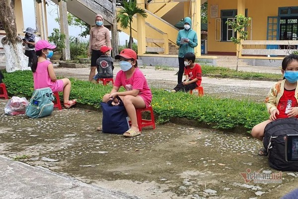 32 học sinh lớp 3 phải cách ly tập trung vì bạn học nhiễm Covid-19