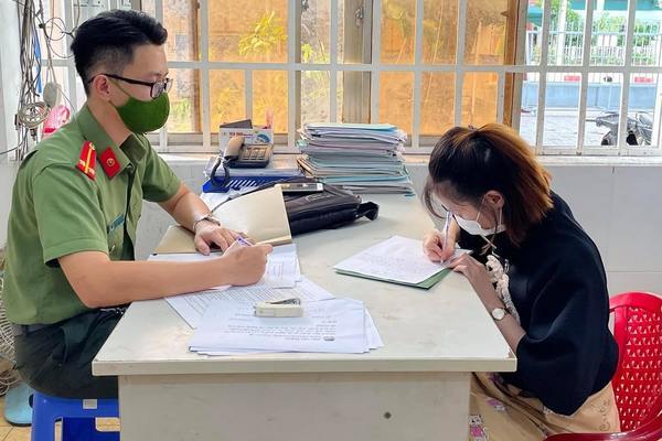 Người yêu bị lập biên bản, cô gái lên Facebook xúc phạm công an