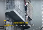Hàng xóm giải cứu bé gái lơ lửng trên 'chuồng cọp' tầng 4