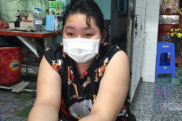 Giọt nước mắt của bé gái trơ trọi trong căn nhà không cha mẹ, ông bà