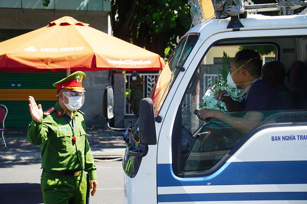 Người dân không thuộc diện bị phong tỏa được ra khỏi thành phố Đà Nẵng