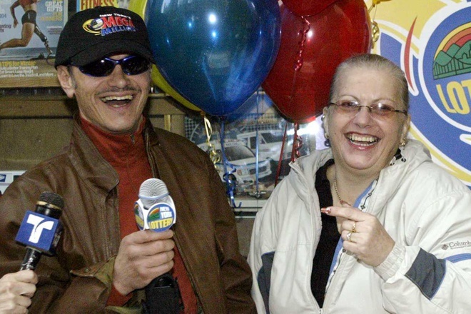 Những người đổi đời nhờ trúng số độc đắc tiêu tiền ra sao