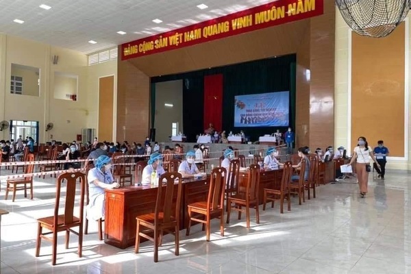 Quảng Trị chưa thể tiêm 200.000 liều vắc xin Covid-19 vì thiếu giấy xuất xưởng