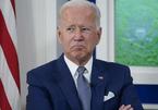 Sóng gió tới tấp bủa vây ông Biden