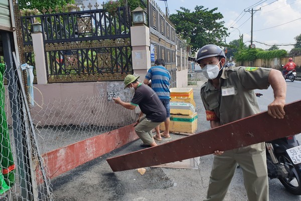 Hàng trăm con hẻm ở TP.HCM thoát cảnh rào chắn 'bít bùng'