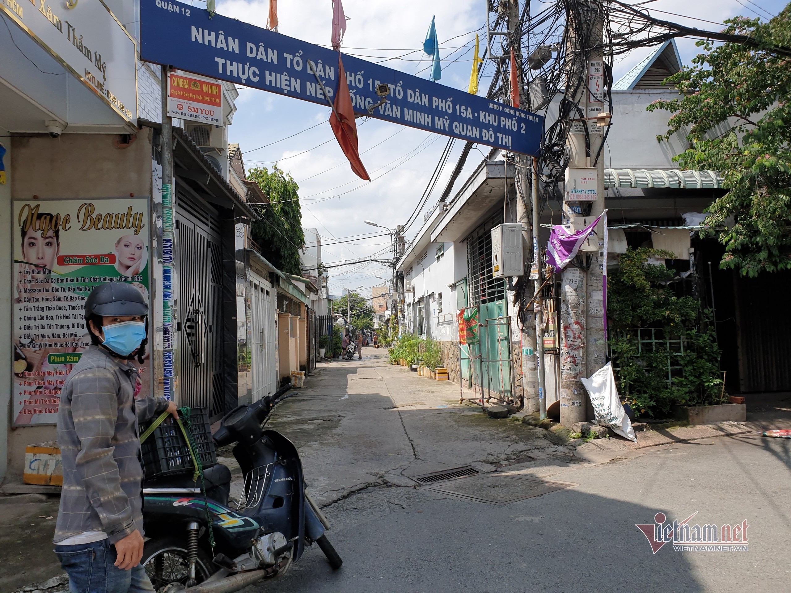 Hàng trăm con hẻm ở TP.HCM thoát cảnh rào chắn 'bít bùng'