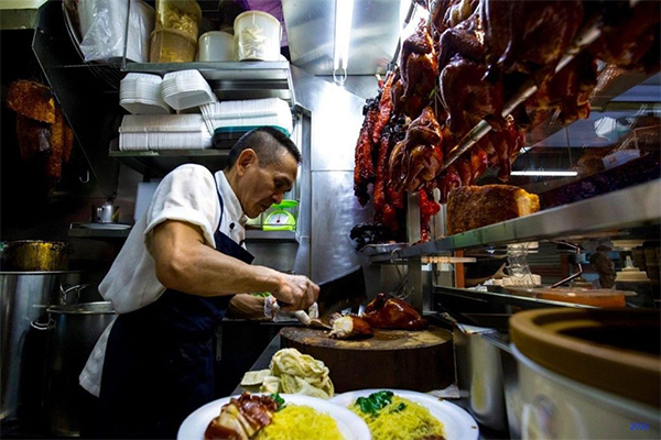 Quán mì gà rẻ nổi tiếng nhất Singapore mất sao Michelin vì chất lượng đi xuống