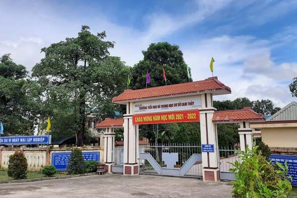 58 học sinh phải ngủ lại trường đợi kết quả xét nghiệm Covid-19