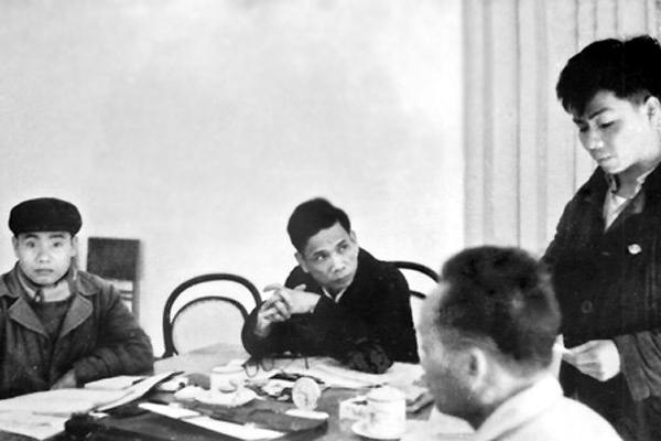 ‘Nhìn thẳng vào mắt dân’ để hành động