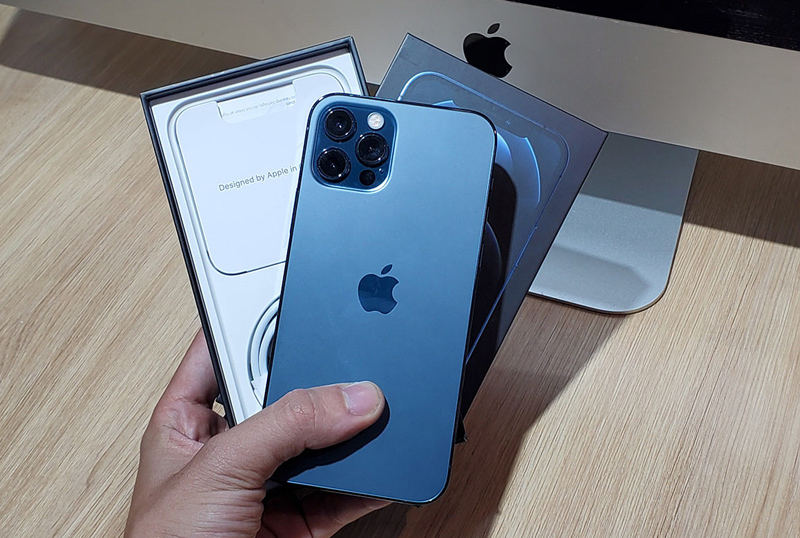 iPhone 13 xách tay giá tụt dốc từng ngày