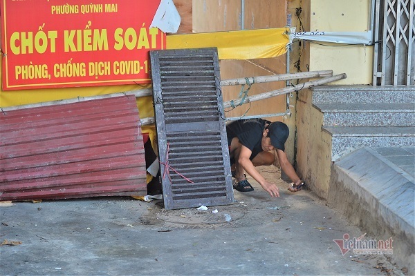 Chốt ‘vùng xanh’ ở Hà Nội nơi kiểm tra, nơi bỏ trống