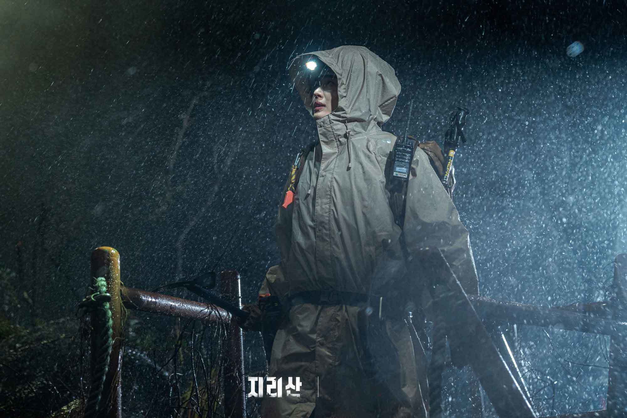 Hình ảnh gai góc của 'mợ chảnh' Jun Ji Hyun trong phim mới